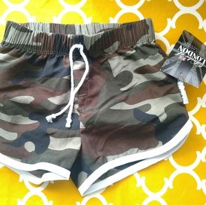 New Duke of London Size 2T Camo Shorts